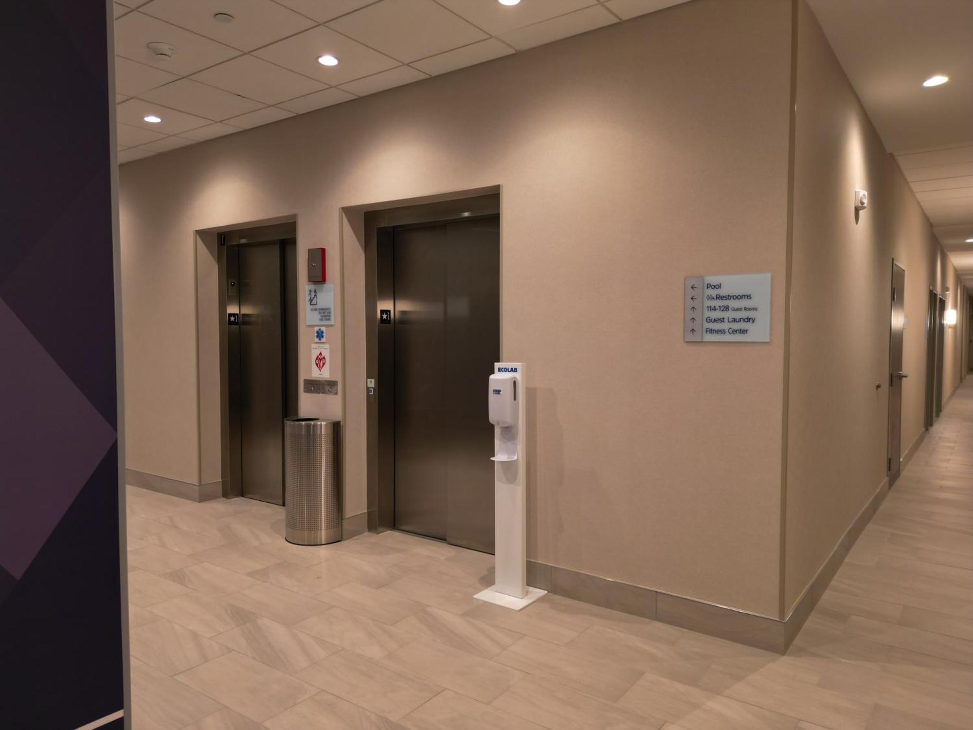Holiday Inn Express & Suites Chicago Schaumburg By Ihg Exterior foto