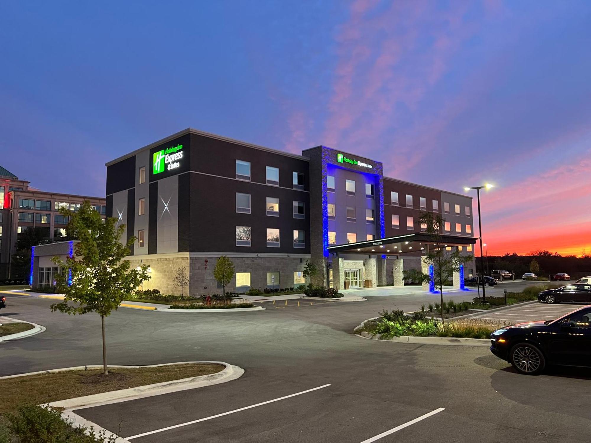 Holiday Inn Express & Suites Chicago Schaumburg By Ihg Exterior foto
